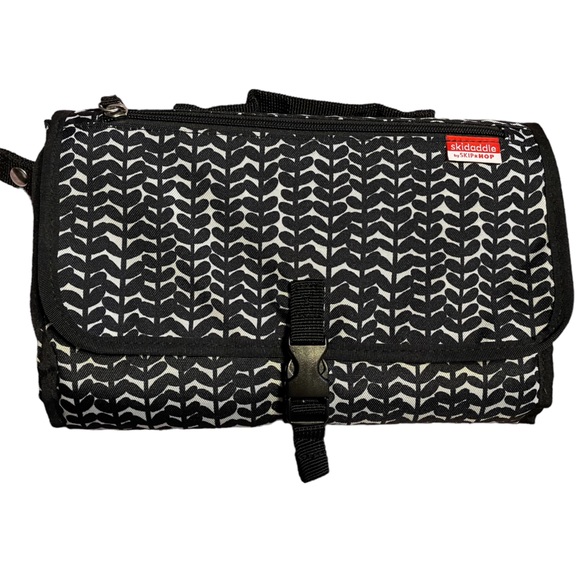 Skidaddle Diaper Changing Station - Picture 1 of 3